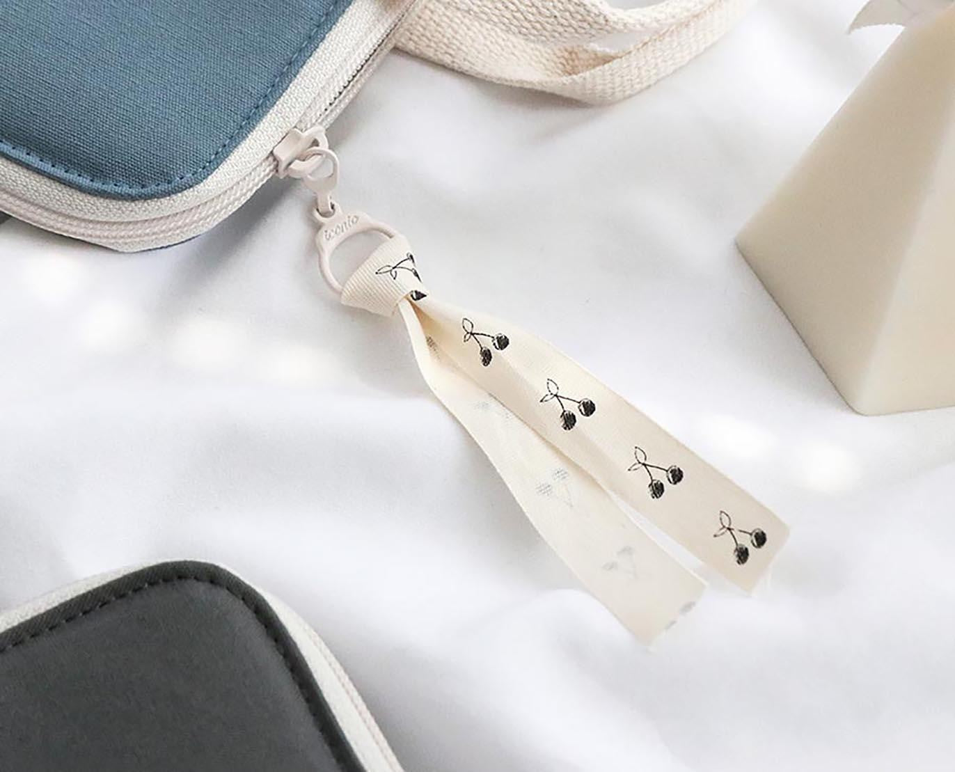 iconic laptop pouch cottony a4 dark grey kiku details