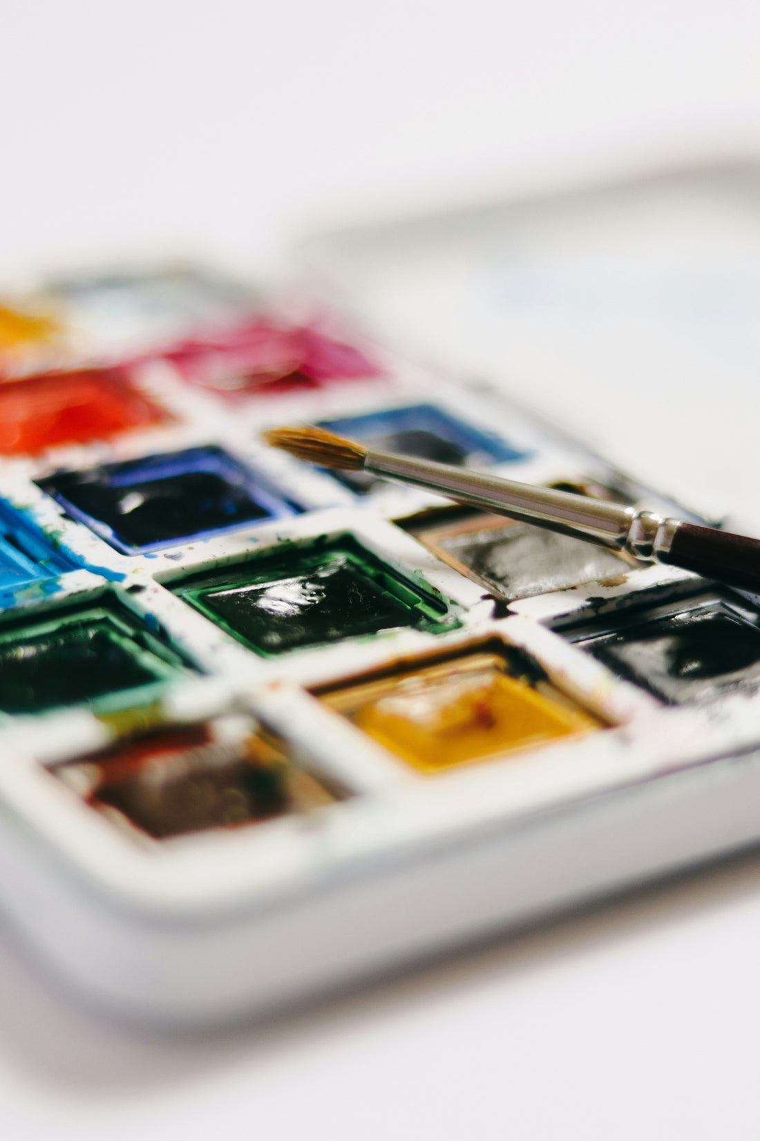 The Magic of Watercolor: From Ancient Pigments to Modern Sketchbooks
