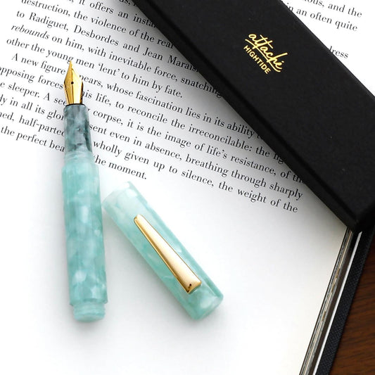 HIGHTIDE Marbled Fountain Pen Attaché Mint and book