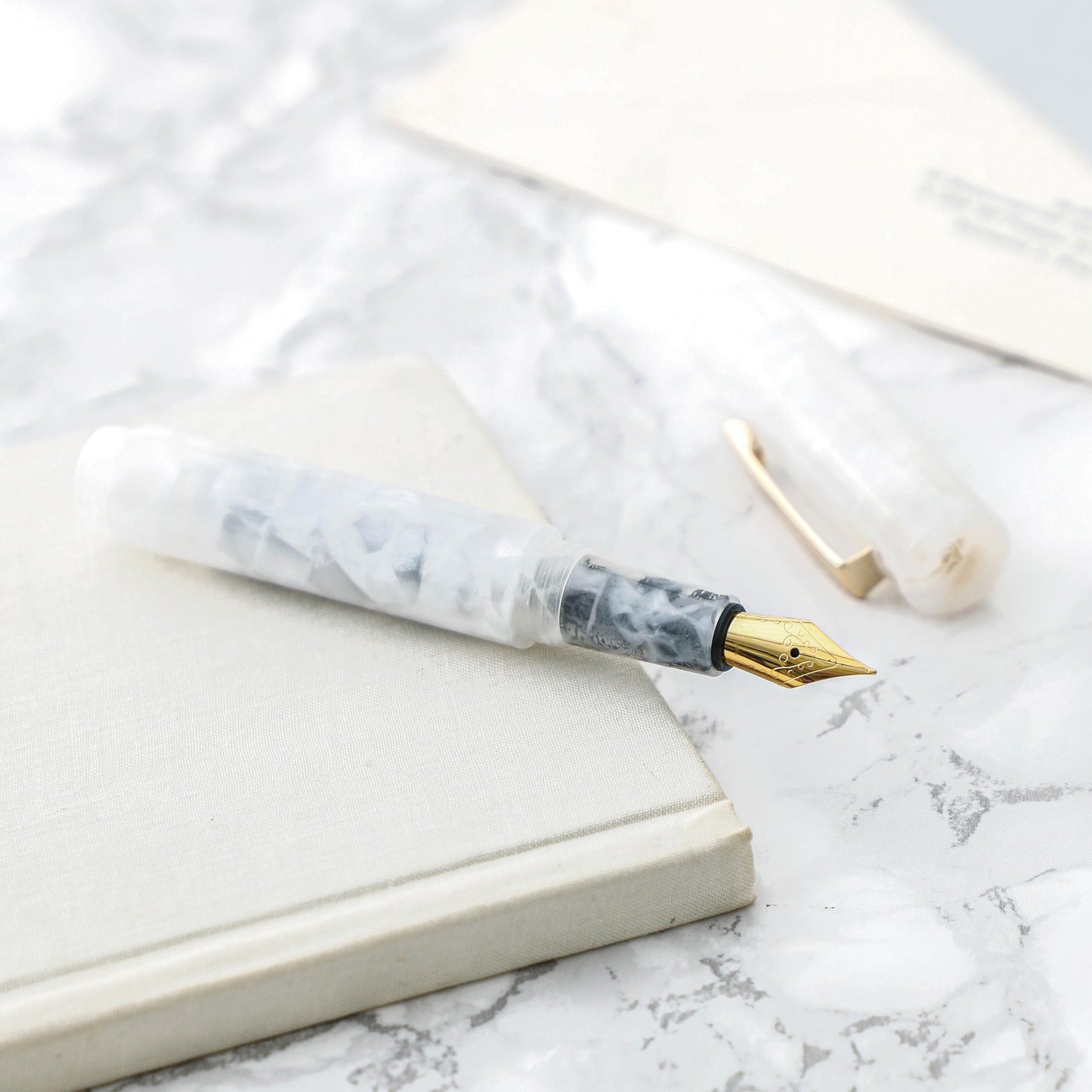 HIGHTIDE Marbled Fountain Pen Attaché White book white