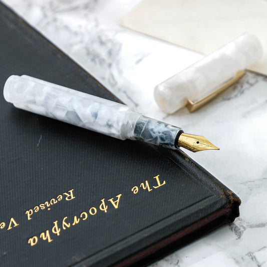HIGHTIDE Marbled Fountain Pen Attaché White book
