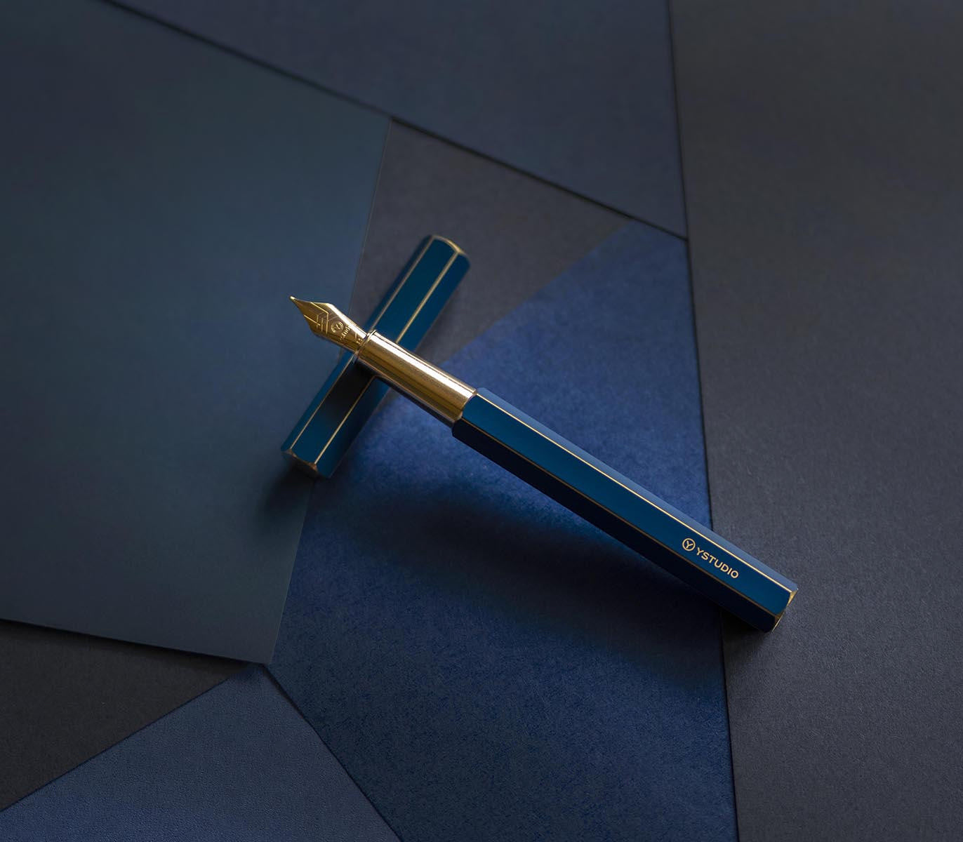 YStudio-Classic Revolve  Fountain Pen Blue- M nib-kiku-design blue