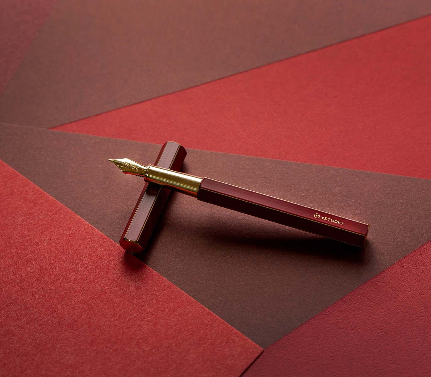 YStudio-Classic Revolve  Fountain Pen red- M nib detail -kiku-design