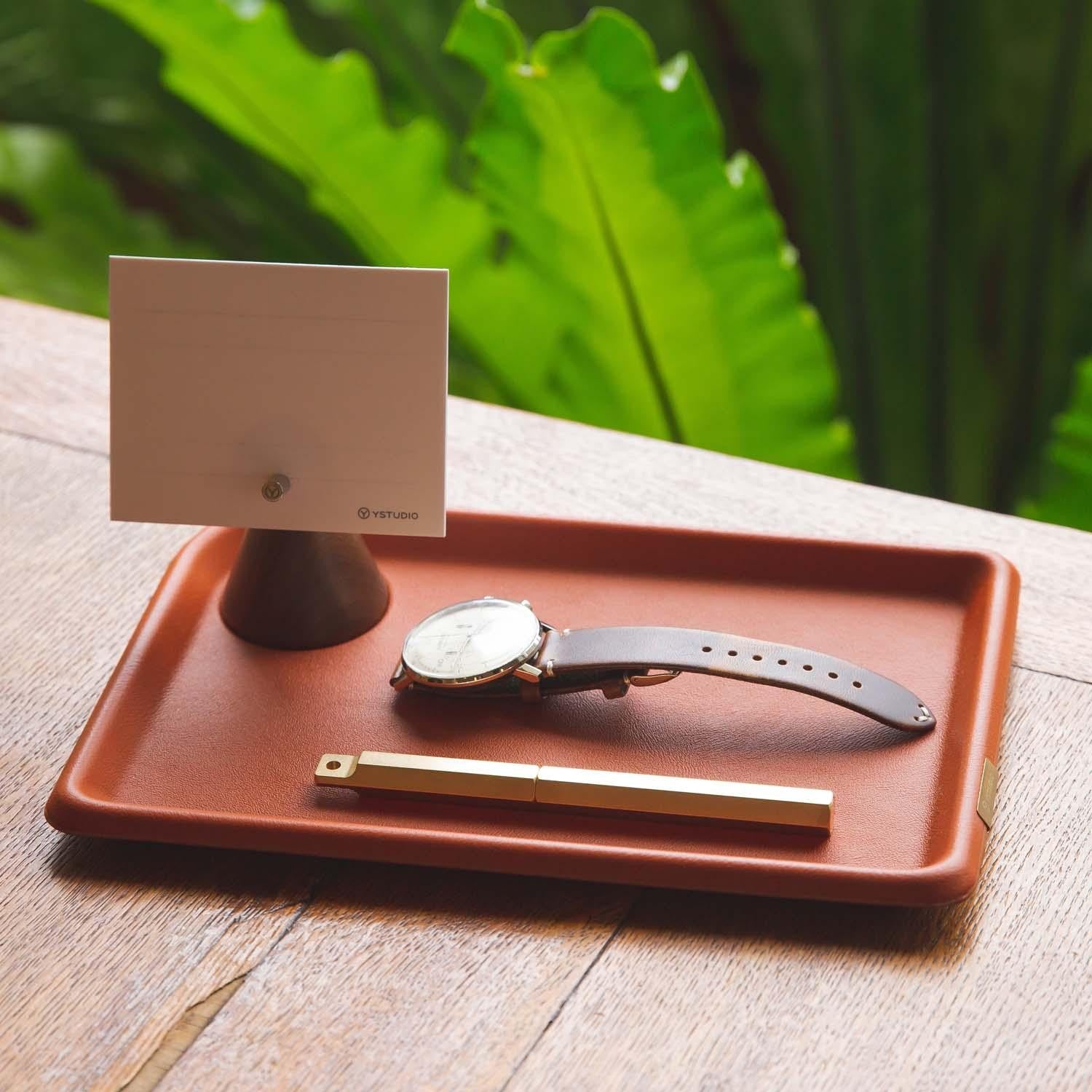 Ystudio-ClassicRevolve-PortableFountainPen_BrassM_desk